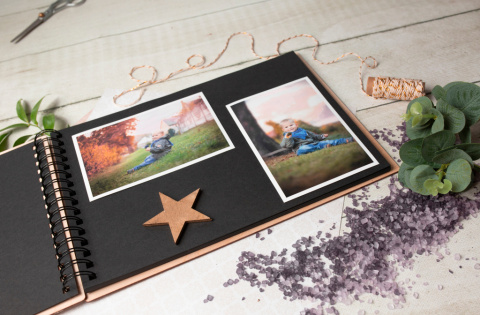 Album drewniany urodzinowy grawer,22x30cm poziom UR3 Album drewniany urodzinowy grawer,22x30cm poziom UR3